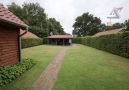 Garten mit Blockhaus