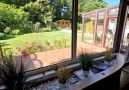 und tollem Blick in den Garten