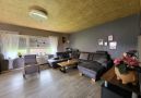 geräumiges Wohnzimmer