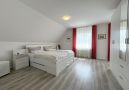 großes helles Elternschlafzimmer