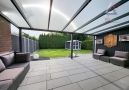 große überdachte Terrasse