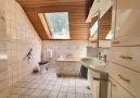 Badezimmer im Dachgeschoss
