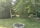 kleine Feuerstelle mit Baumbestand