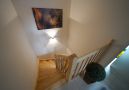 schöne Holztreppe verbaut