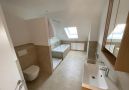 modernisiertes Badezimmer Oberwohnung links