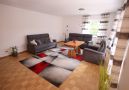 Wohnzimmer mit Parkettboden