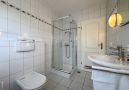 Bad mit Dusche im Erdgeschoss