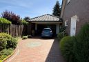 Auffahrt mit Garage