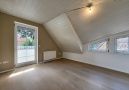 Schlafzimmer mit Zugang zum Balkon