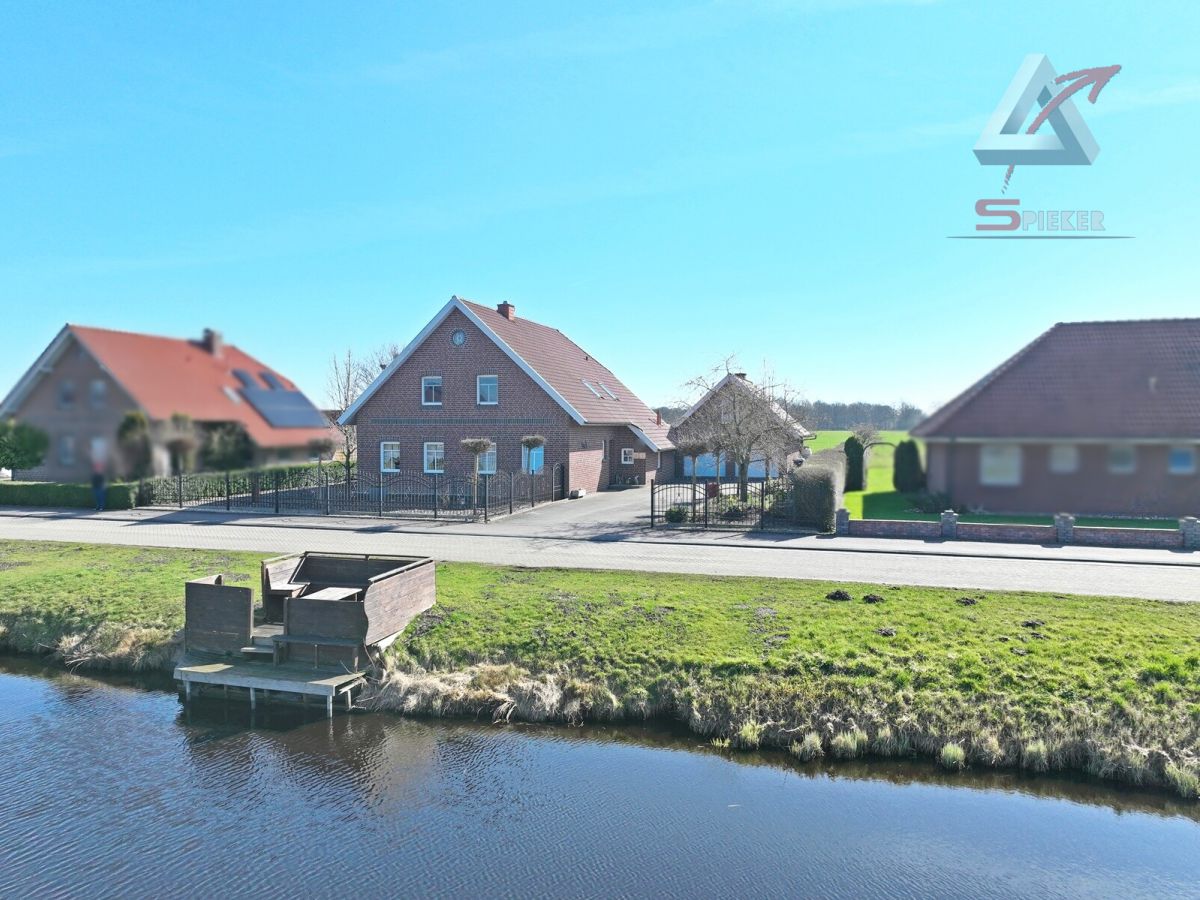 tolles Zweifamilienhaus am Kanal