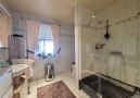 und Dusche im Erdgeschoss