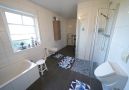 Badezimmer mit Dusche
