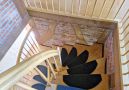 Treppe mit sehenswerten Holzelementen