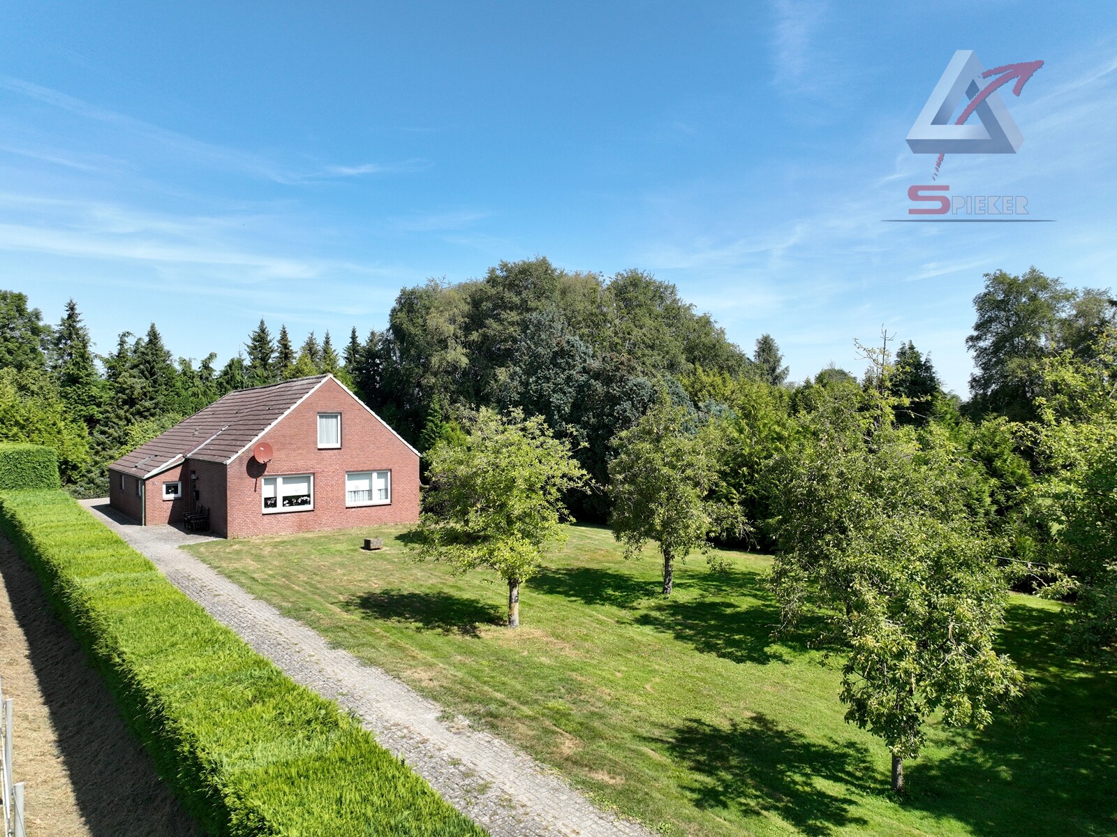 Landhaus in herrlicher Alleinlage mit Weide!