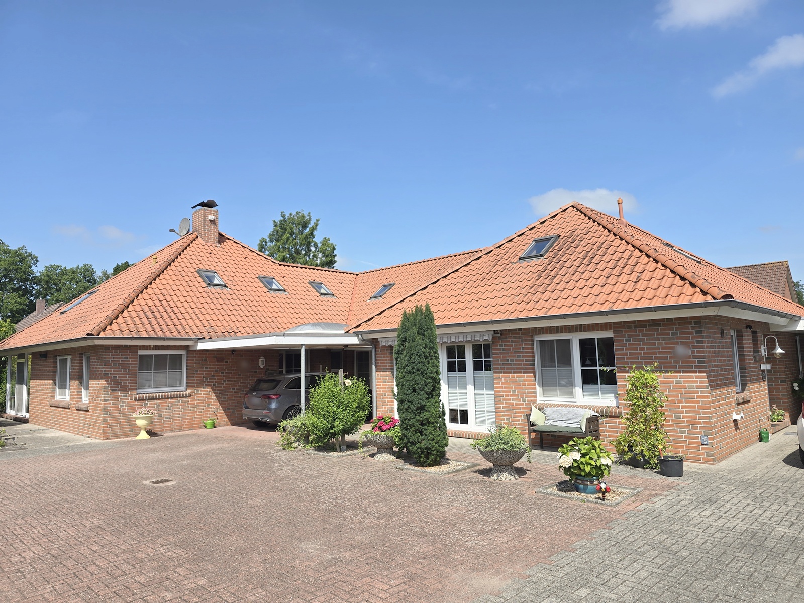 Wohnhaus mit Einliegerwohnung-bevorzugte Wohnlage-sehenswert und komfortabel!